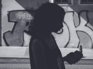 Phone Neck Syndrome Risk Grows - Digital Media Engineering